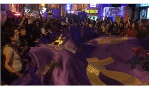 Kadınlar Taksimde ablukaya karşı yürüdü, polis müdahale etti: 34 gözaltı