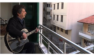 Metin Kahramandan karantinada balkondan müzik ziyafeti