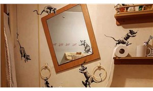 Sokak sanatçısı Banksy karantinada: Yeni eserini tuvaletin duvarlarına yaptı