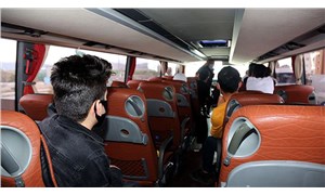 Sahte seyahat belgeleriyle otobüsle Vana gelen 22 kişi yakalandı