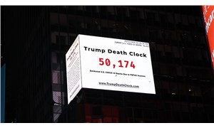 Times Meydanına Trump Ölüm Saati asıldı