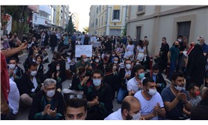 İzmir Barosunun yürüyüşüne izin verilmedi, avukatlar oturma eylemi başlattı