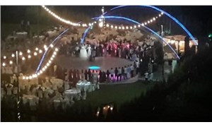 İzmirde sosyal mesafesiz ve maskesiz düğün
