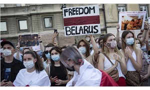 Belarus’ta seçim sonrası sular durulmuyor: Muhalif lider kaçtı