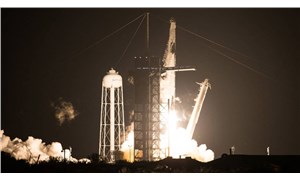 NASA, 4 astronotu taşıyan SpaceX'e ait uzay aracını fırlattı