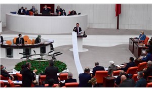 CHP'li Kaya, 13 metrelik listeyi Meclis'te açıkladı: 'AKP'nin 18 yılda sattıklarının listesidir'