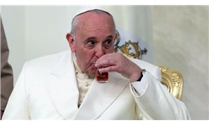 Papa Francis yine Instagram'dan bikinili manken fotoğrafı beğendi