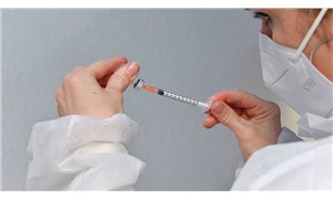 Pfizer ve BioNTech Avrupaya aşı tedarikini geçici süre azaltacak