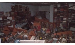 İzmirdeki selde sahafın 19 bin kitabı yok oldu
