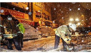 İstanbulda yoğun kar yağışı: Bazı bölgelerde ağaçlar devrildi