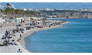 Antalya'da güneşli havayla sahiller doldu