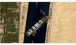 Süveyş Kanalında karaya oturan gemi kurtarıldı