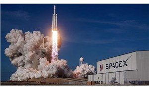 NASA, astronotları Aya indirecek kapsülün inşası için SpaceXi seçti
