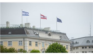Avusturya Başbakanlık binasına İsrail bayrağı çekildi