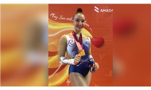 Milli cimnastikçi Ayşe Begüm Onbaşı, altın madalya kazandı