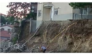 Ankara'da bir binanın istinat duvarı çöktü
