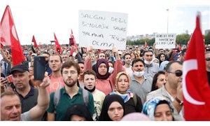 İstanbul'da aşı karşıtlarından miting: Maske ve sosyal mesafe kuralı hiçe sayıldı!