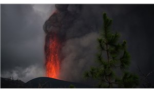 La Palma Adası'nda yanardağdan akan lavlar Todoque Kilisesi'ni devirdi