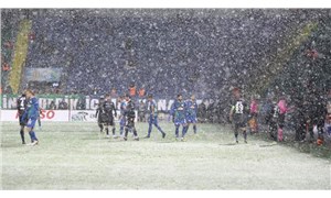 Çaykur Rizespor-Antalyaspor maçı kar yağışı nedeniyle yarıda kaldı