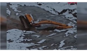 Ataşehir'de iş makinesi su ve buz dolu çukura düştü: Operatör hayatını kaybetti