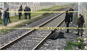 Adana'da tren yolundan geçmeye çalışan adam, lokomotifin çarpmasıyla yaşamını yitirdi