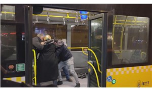 Metrobüste bıçaklı kavga: 2 yaralı