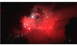 Samsun'da saldırıya uğrayan Atatürk Anıtı'nda yurttaşlardan nöbet