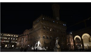 İtalya'da belediyeler, enerji faturalarını protesto için anıtların ışıklarını kapattı