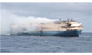 Lüks araç taşıyan mürettebatsız gemi Atlas Okyanusu'nda sürükleniyor