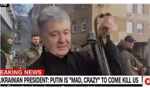 Ukrayna'nın eski Cumhurbaşkanı Poroşenko, kalaşnikofla CNN yayınına çıktı