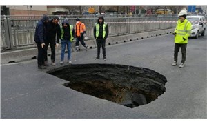 İstanbul’da yol çöktü