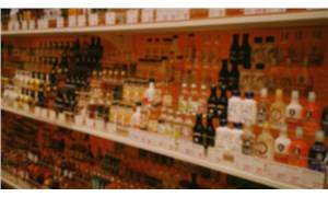 İngiltere'de süpermarketlerden Rus votkası kaldırılıyor
