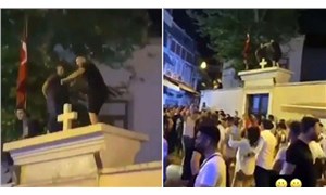 Kadıköy'de kilise kapısı üstünde dans edenler beraat etti
