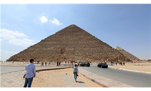 Mısır'da piramitlerde turistleri taciz eden 13 çocuk tutuklandı