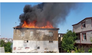 Ümraniye'de bir binanın çatı katında yangın çıktı