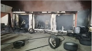 İzmir’de yangın: Otluk alanda çıktı, lastik deposuna sıçradı