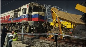 Kendiliğinden hareket eden lokomotif işçilere çarptı: 1 ölü, 2 yaralı