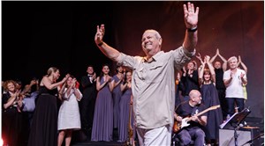 Bülent Ortaçgil, 50. sanat yılını Harbiye’de dev konserle kutladı