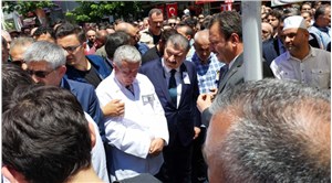 Öldürülen doktorun cenaze töreninde Bakan Koca'ya protesto: Alandan uzaklaştı