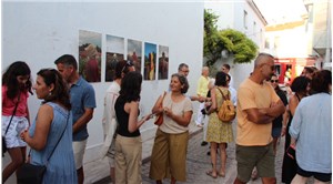 Bozcaada’da karma sergi sanatseverlerle buluştu: 'Sanat sokakta'
