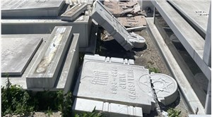 Yahudi mezarlarını tahrip eden çocuklar ailelerine teslim edildi
