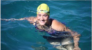 Aysu Türkoğlu 16,5 saat yüzerek Manş Denizi’ni geçti