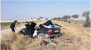 Otomobil, 'U' dönüşü yapan TIR'a çarptı: 3 ölü, 1 yaralı