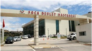Foça'da sağlık çalışanına makaslı saldırı: Acil tıp teknisyeni dizinden yaralandı