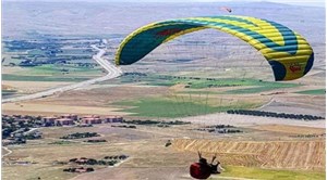 Ankara'da bir paraşütçü, metrelerce yüksekten düşerek yaşamını yitirdi