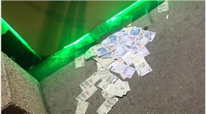 Zonguldak'ta bir ATM, kapasitesinden fazla yüklenen paraları yola saçtı