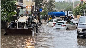Marmara'yı sağanak vurdu: Araçlar suya gömüldü, ağaçlar devrildi