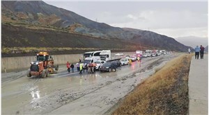 Erzincan-Sivas karayolu heyelan nedeniyle ulaşıma kapandı