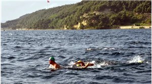 Türkiye'nin ilk engelli belediye başkanı Turan Hançerli, Çanakkale Boğazı'nı yüzerek geçti