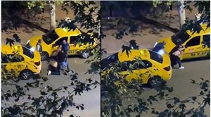 İki taksi şoförü, scooter sürücüsünü sopayla dövdü